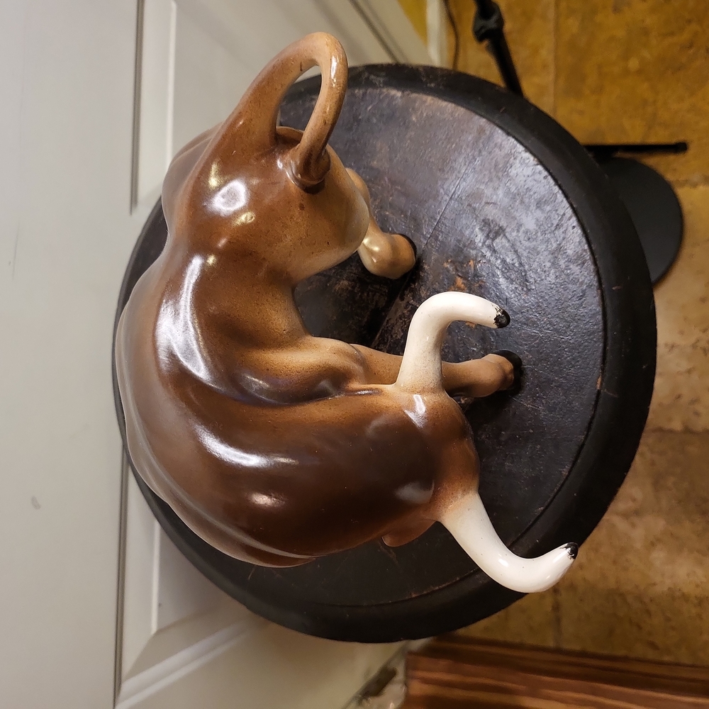 Mid Century Modern Pair of Ceramic Bulls Black and Brown - Picture 10 of 16